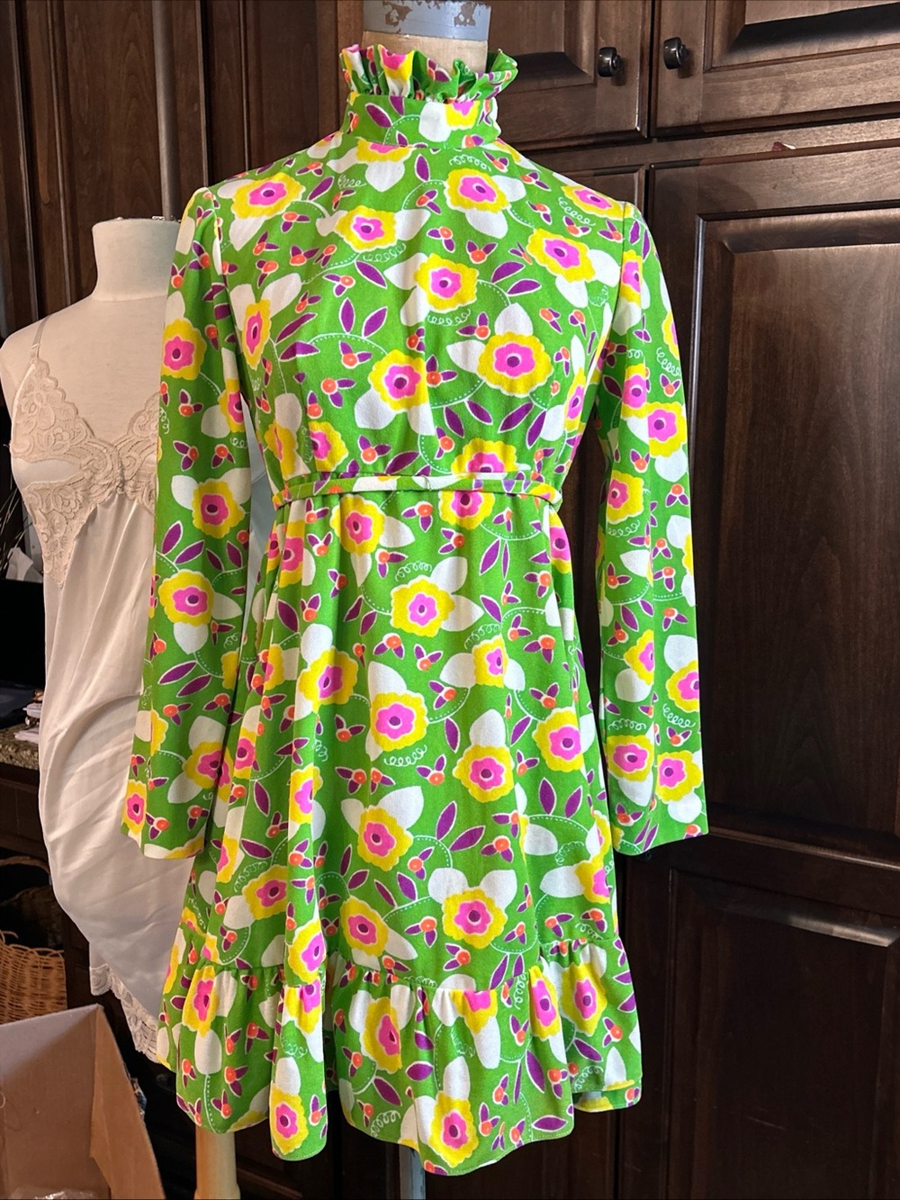 1960’s RARE RAE DOLLS Sz S/M MOD Floral Ruffle-Neck Mini Dress Green